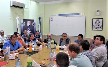 La CATT ratificó las asambleas para el martes 27 de 4 a 7 hs. Schmid con Maturano durante la reunión de Comisión Directiva de la FeMPINRA