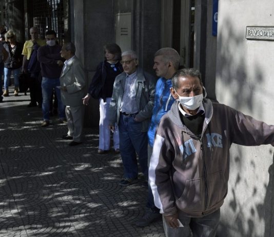 Los trabajadores del transporte quieren disponer del 100% de sus salarios